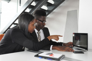 Togo : 83% des jeunes entrepreneurs appr&eacute;cient l&rsquo;impact des nouvelles technologies sur leurs activit&eacute;s