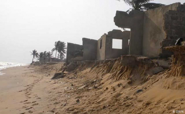 200 local community actors are being trained to better tackle coastal erosion in Togo