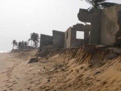 200 local community actors are being trained to better tackle coastal erosion in Togo