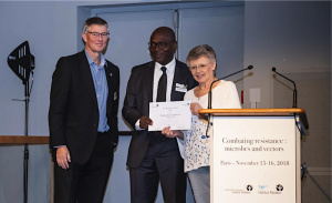 Dr Didier Edouevi d&eacute;croche le prix Dedonder-Clayton 2018, dot&eacute; de 27 millions FCFA, pour ses recherches sur le VIH/SIDA