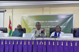 Togo : apr&egrave;s la signature de la convention collective des journalistes, le gouvernement annonce l&rsquo;op&eacute;rationnalisation du &ldquo;Fonds presse&rdquo;