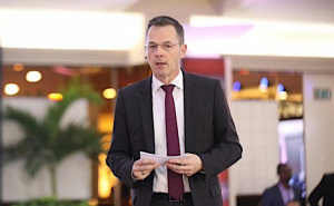 Le Vice-pr&eacute;sident de la SFI, Sergio Pimenta, est &agrave; Lom&eacute;