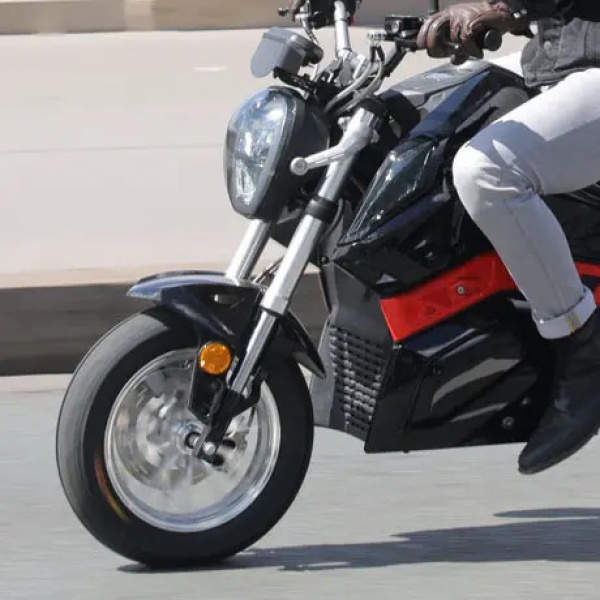 Mobilité verte : une flotte de motos électriques pour les coursiers de l’administration publique togolaise