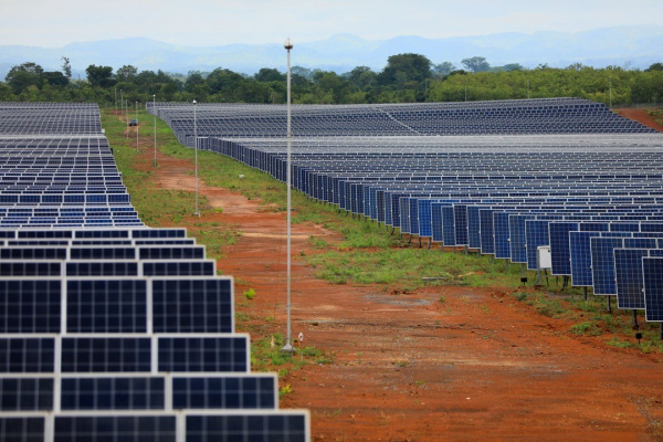 Togo: Abu Dhabi Exports va financer à 25 millions $ l’extension de la centrale solaire de Blitta