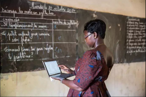 “One laptop per student” project extended to teachers and lecturers