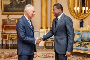 Le Roi Charles III re&ccedil;oit Faure Gnassingb&eacute; &agrave; Buckingham Palace