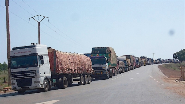 Togo’s revenue office urges road haulers to pay their taxes via mobile