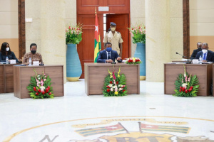 Le Togo examine un avant-projet de loi relatif aux march&eacute;s publics