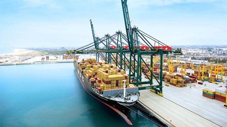 Togo : le port de Lomé gagne une place dans le Top 100 mondial des ports à conteneurs (Lloyd’s List 2025)