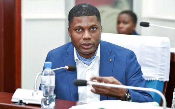 Séna Alipui