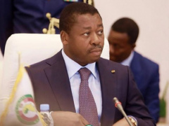 Lomé reduces amount it aims to raise via coming Eurobond