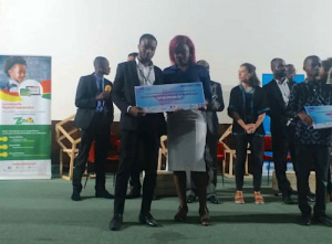 Yvon Koudam, concepteur de l&rsquo;application Kondjigbal&ecirc; emporte le 1er prix du concours &laquo; Pitch your start up idea &raquo;