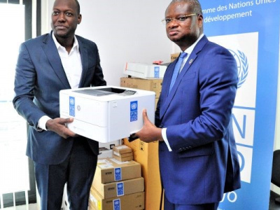 commande-publique-l-arcop-obtient-un-appui-en-equipements-informatiques-du-pnud