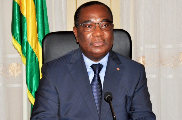 PM Komi Klassou gathers his staff for an information session on the 2018-2022 national development plan