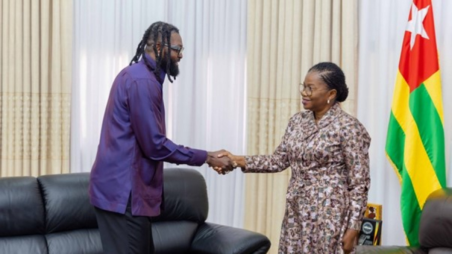 Togo : l’Ex-footballeur Sheyi Emmanuel Adébayor annonce la construction de logements sociaux à Lavié