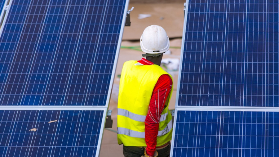Togo : le Français Meridiam décroche le marché de construction d’une centrale solaire de 64 MWc à Sokodé