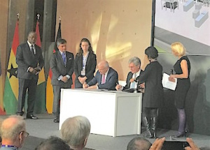 C&eacute;r&eacute;monie de signature entre&nbsp;Eranove, Siemens et TSK lors du G20 Investment Summit, le 30 octobre &agrave; Berlin. 