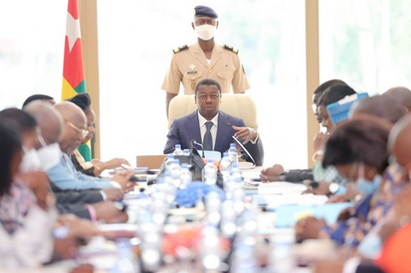 Togo : des entrées, un jeu de chaises musicales, …comment Faure Gnassingbé remanie le gouvernement