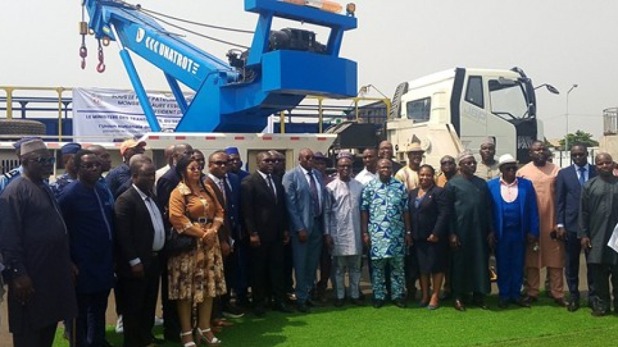 l-union-nationale-des-transporteurs-du-togo-deploie-deux-camions-grues-pour-fluidifier-le-trafic-routier