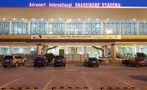 Coronavirus : l&rsquo;A&eacute;roport de Lom&eacute; interdit les d&eacute;barquements de passagers pendant deux semaines